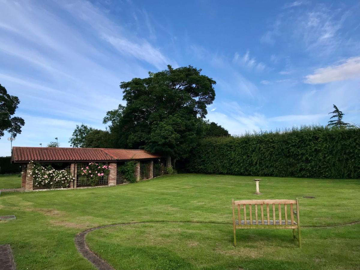 Charming Hen Cottage Countryside Retreat Lincoln Newball Exterior foto