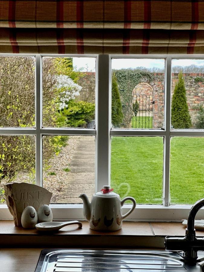 Charming Hen Cottage Countryside Retreat Lincoln Newball Exterior foto