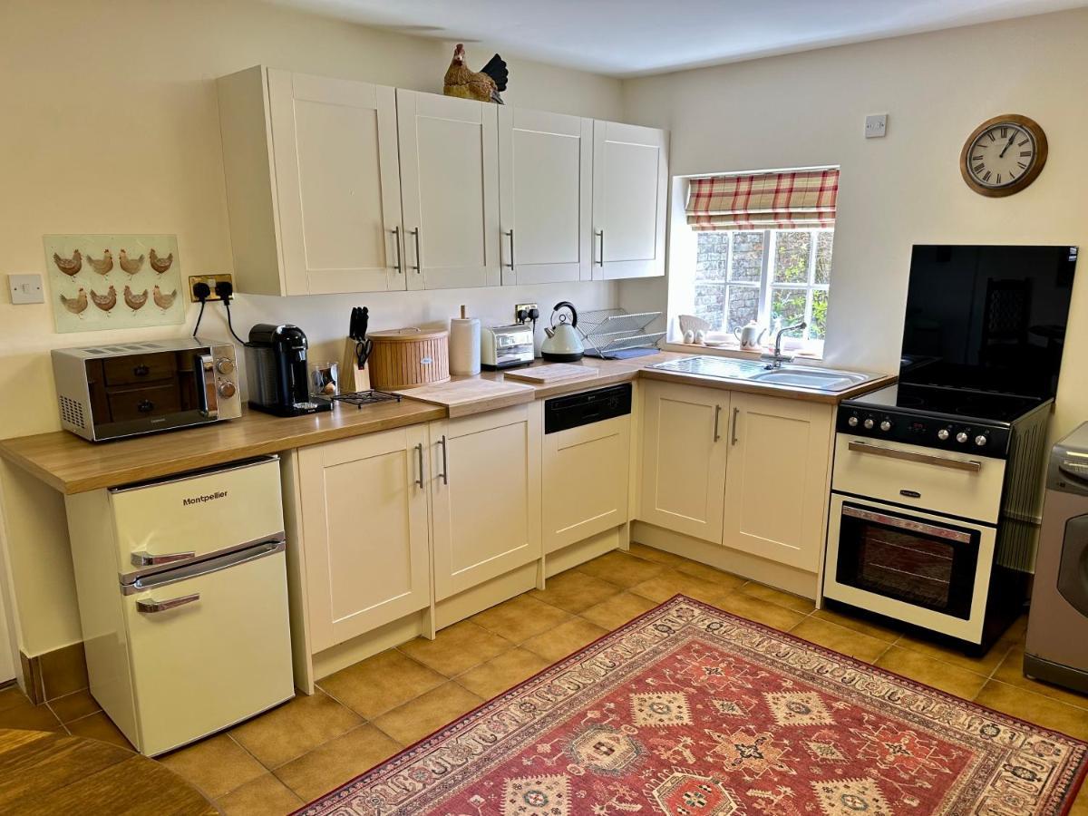 Charming Hen Cottage Countryside Retreat Lincoln Newball Exterior foto