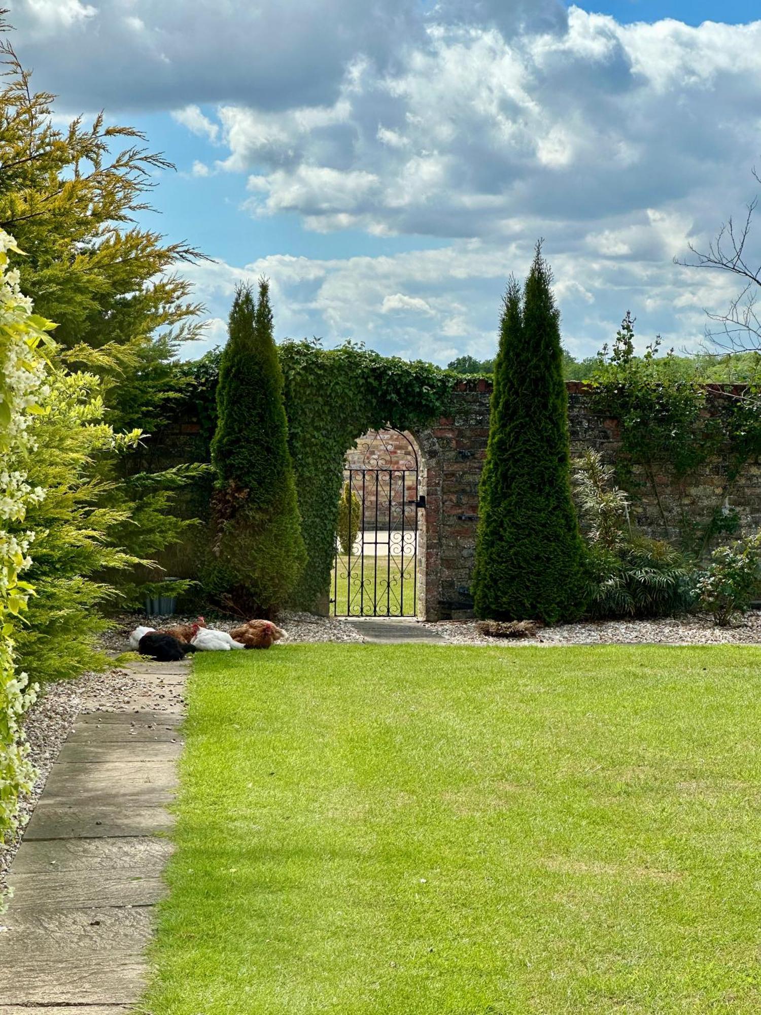 Charming Hen Cottage Countryside Retreat Lincoln Newball Exterior foto